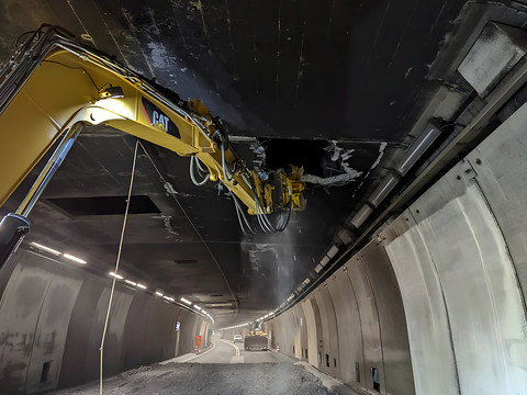 La fissure dans tunnel du Gothard due aux tensions de la montagne