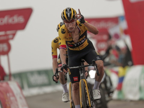 Roglic s'impose à l'Angliru pour un nouveau triplé de Jumbo-Visma