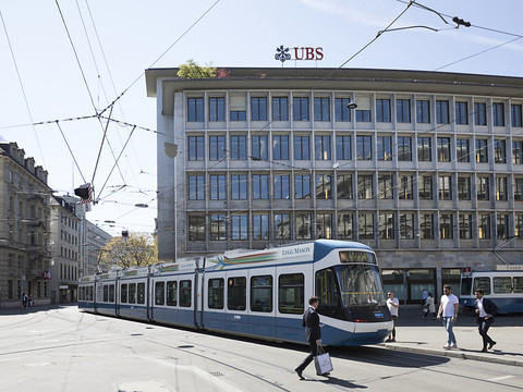 Le Conseil fédéral renonce au trust suisse