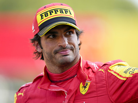 Sainz et Ferrari mettent fin aux séries-records de Red Bull