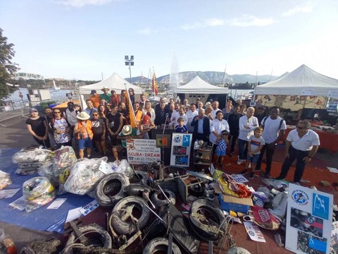 Environ 950 kg de déchets ramassés dans le Léman par des bénévoles