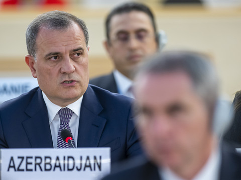 Deux camions d'aide du CICR arrivent au Haut-Karabakh