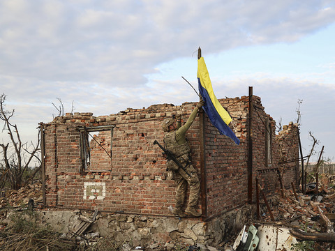 L'Ukraine perce la défense russe à Bakhmout