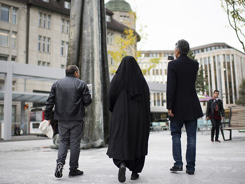 Il sera interdit de se dissimuler le visage en public en Suisse