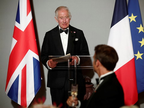Visite de Charles III: un dîner fastueux à Versailles
