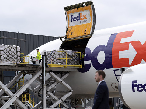 Fedex affine ses prévisions annuelles après un bénéfice en hausse