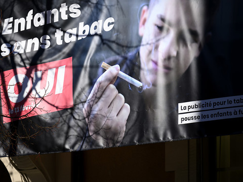 La pub pour le tabac devrait être interdite dans la presse écrite
