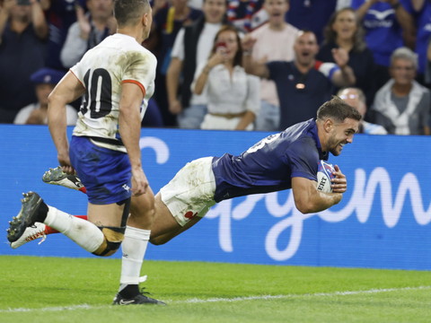 Le XV de France étrille la Namibie 96-0