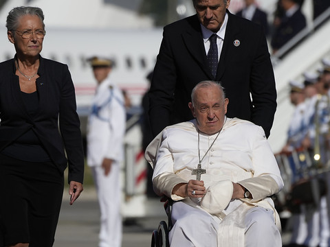 Le pape est arrivé à Marseille: la migration au menu de sa visite