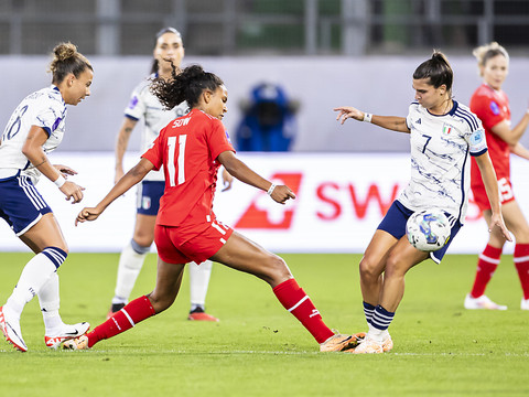 La Suisse commence par une défaite contre l'Italie