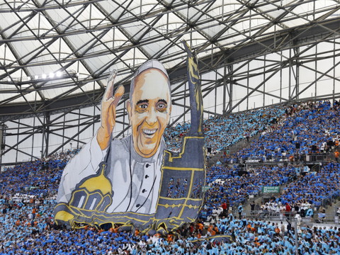 A Marseille, le pape François célèbre la messe géante
