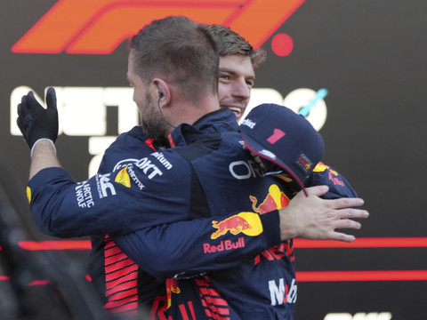 Verstappen gagne à Suzuka, Red Bull sacré