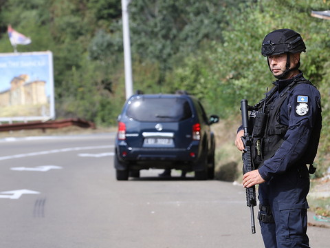 Deuil national et recherches après la mort d'un policier