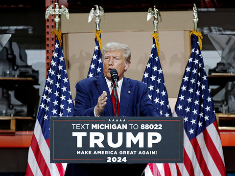 Les rivaux de Trump critiquent son absence au débat républicain