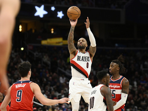 Lillard rejoint Antetokounmpo à Milwaukee