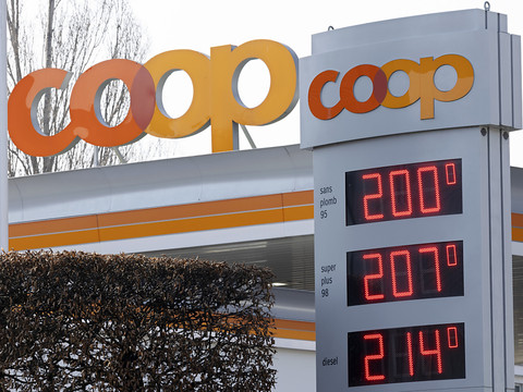 Pétrole: la course aux 100 dollars le baril de Brent est lancée