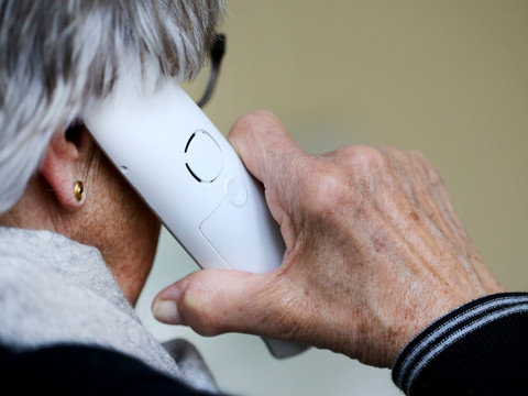 Trois fois plus d'arnaques par téléphone en 2023, campagne lancée