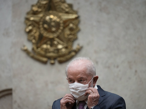 Le président Lula opéré de la hanche 