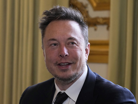 Musk critique le soutien de Berlin aux ONG secourant des migrants