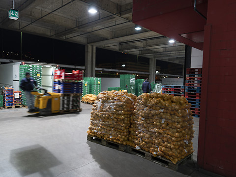 Les revenus des services plombés par le commerce de gros en juillet