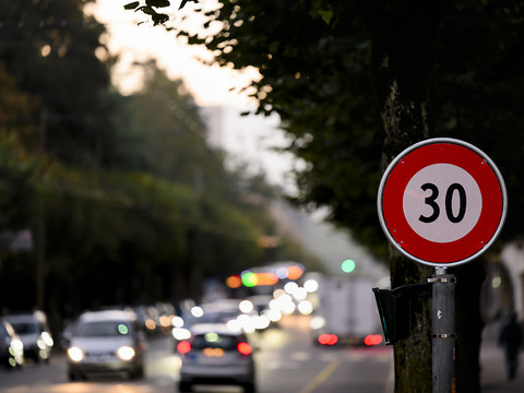 La ville de Fribourg a introduit lundi l'extension du 30 km/h