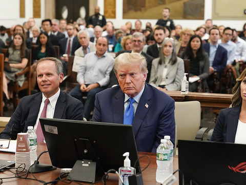 En procès pour fraudes, Trump dénonce un 