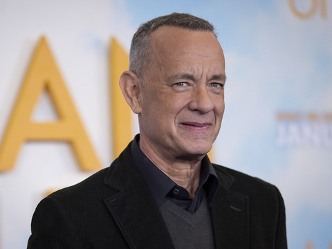 Une publicité utilise l'image de Tom Hanks à son insu grâce à l'IA