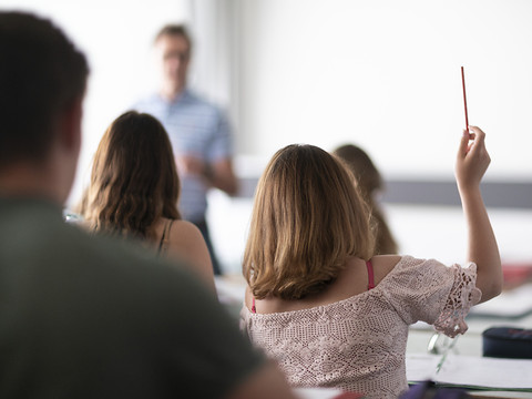 Les bacheliers gagnent peu dans les deux ans après leur maturité