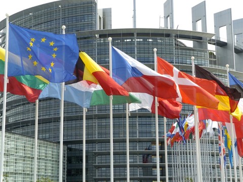 Le Parlement européen adopte un rapport sur la Suisse