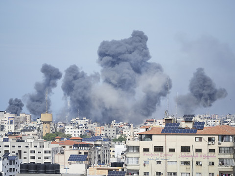 Le Hamas attaque Israël, mais déplore près de 200 morts à Gaza