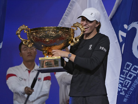 Swiatek remporte son cinquième titre de la saison