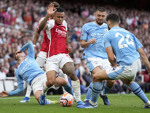 Premier League: Arsenal bat Manchester City 1-0