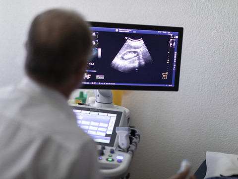 Un médecin sur quatre avait 60 ans ou plus fin 2021 en Suisse