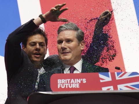 Le chef de l'opposition britannique promet une 