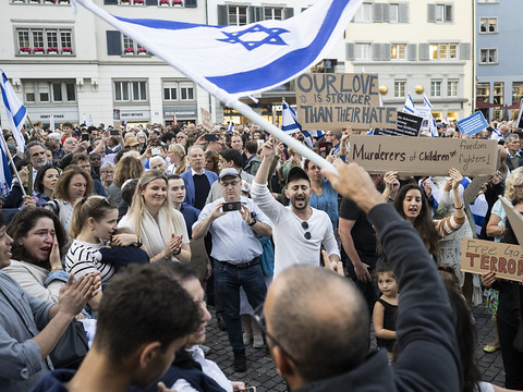 Centaines de personnes rassemblées à Zurich en soutien à Israël
