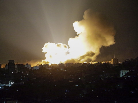 Bombes israéliennes sur Gaza, le conflit fait des milliers de morts