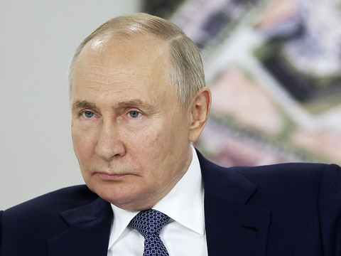 Poutine est arrivé au Kirghizstan, 1er voyage à l'étranger