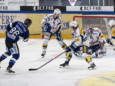Fribourg tranquille leader, Lausanne et Bienne gagnent