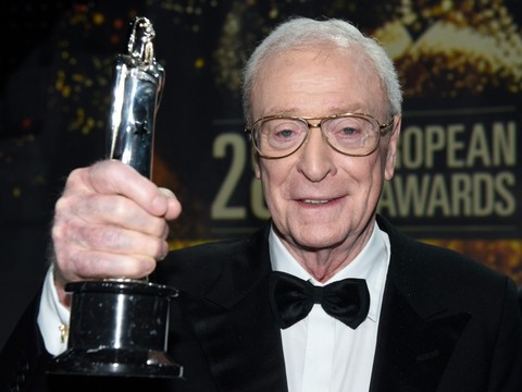 Après 70 ans sur les écrans, Michael Caine annonce sa retraite