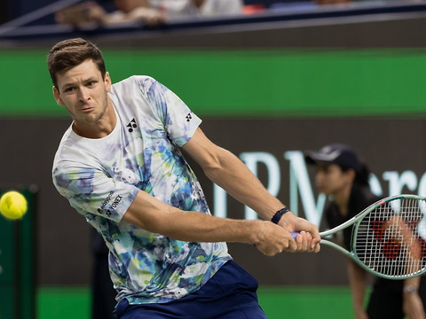 Hubert Hurkacz domine Andrey Rublev en finale à Shanghai