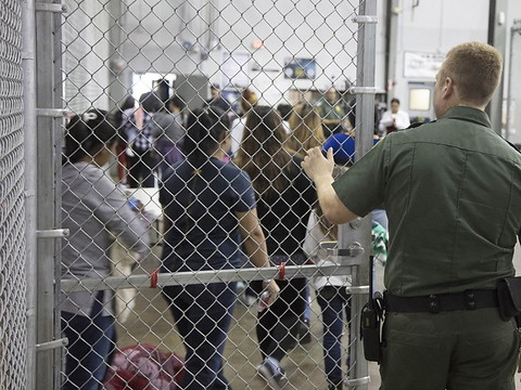 Accord entre les Etats-Unis et des familles de migrants séparées