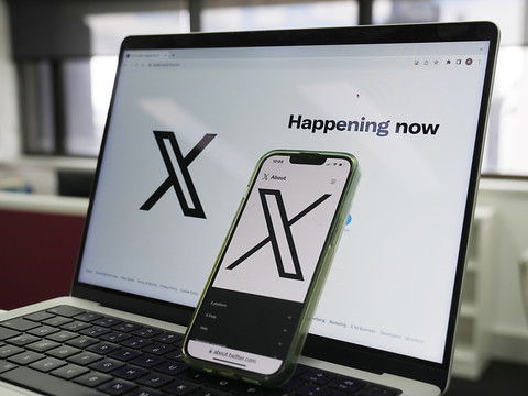 X commence à faire payer des usagers pour des services basiques