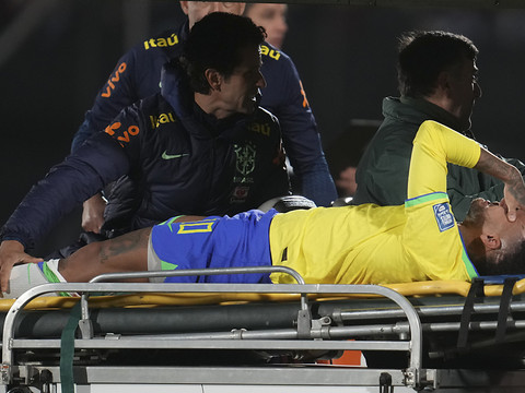 Rupture des ligaments croisés et opération pour Neymar