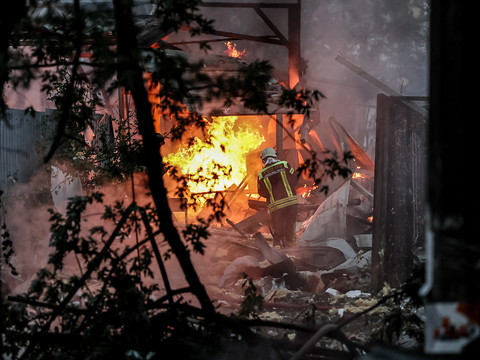 Une attaque de missile russe fait deux morts près de Mykolaïv