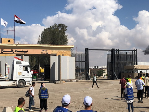 L'aide humanitaire devrait commencer à arriver vendredi à Gaza