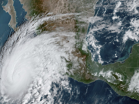 L'ouragan Norma s'affaiblit à l'approche du Mexique