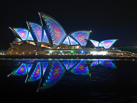 Les Australiens célèbrent les 50 ans de l'iconique Opéra de Sydney