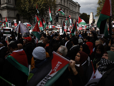 A Londres, dizaines de milliers de manifestants pro-palestiniens
