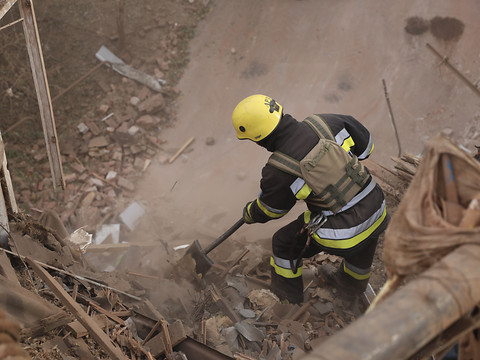 Une frappe russe fait six morts dans la région de Kharkiv