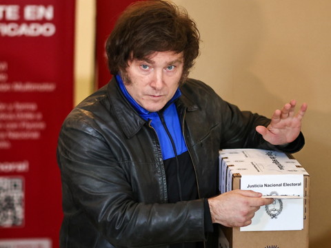 Présidentielle argentine: un ministre et l'antisystème Milei devant